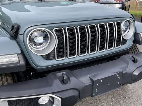 Used 2025 Jeep Wrangler Unlimited Sahara AWD/4WD image 33