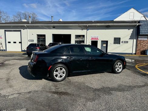 Used 2019 Chrysler 300 Touring w/ Sport Appearance Package image 11