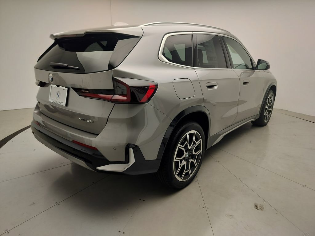 Certified 2026 BMW X1 xDrive28i AWD/4WD image 3