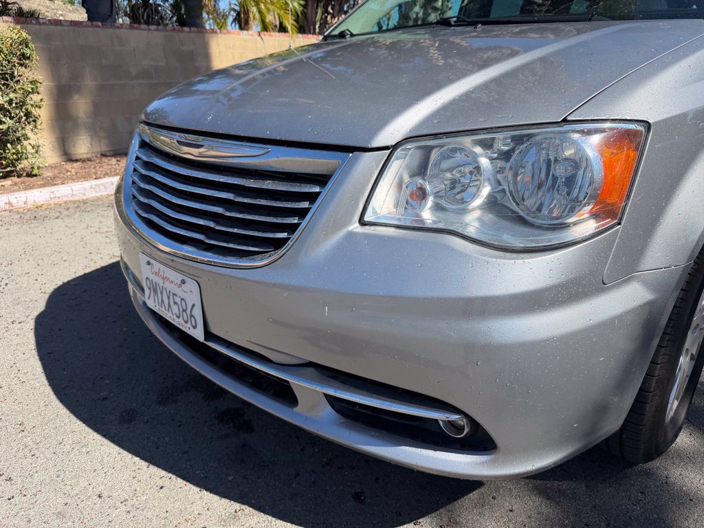 Used 2016 Chrysler Town & Country Touring FWD image 5