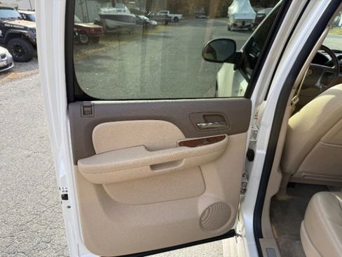 Used 2010 Chevrolet Suburban LTZ image 18