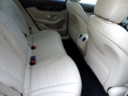 Used 2018 Mercedes-Benz GLC 300 w/ Premium Package image 19