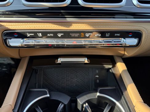 Used 2024 Mercedes-Benz GLS 450 4MATIC image 31