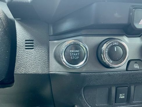 Used 2019 Toyota Tacoma TRD Off-Road AWD/4WD image 17