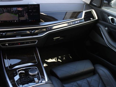 Used 2024 BMW X7 xDrive40i image 30
