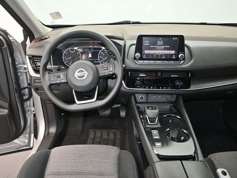 Used 2021 Nissan Rogue SV FWD image 16