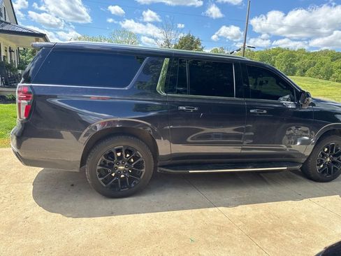 Used 2022 Chevrolet Suburban LT w/ LT Signature Plus Package AWD/4WD image 20