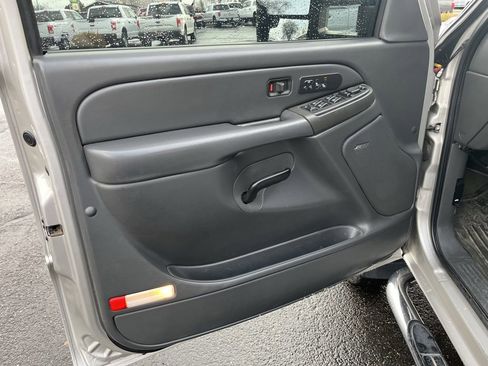 Used 2006 GMC Sierra 2500 SLE w/ Onstar Plus Package image 12