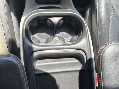 Used 2020 Chrysler Pacifica Touring-L image 28