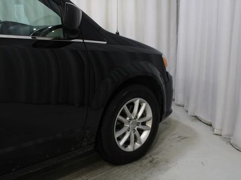 Used 2019 Dodge Grand Caravan SXT FWD image 25