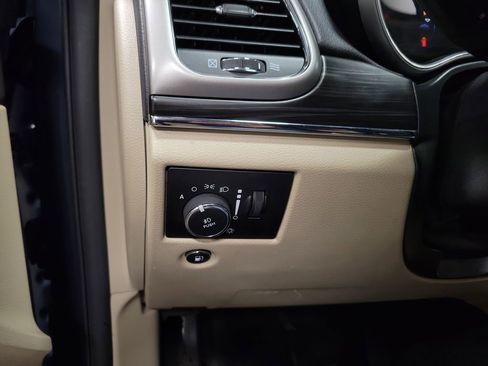 Used 2021 Jeep Grand Cherokee Limited AWD/4WD image 23