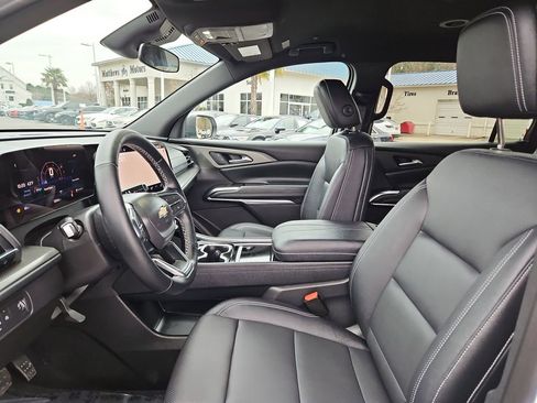 Used 2024 Chevrolet Traverse LT image 21