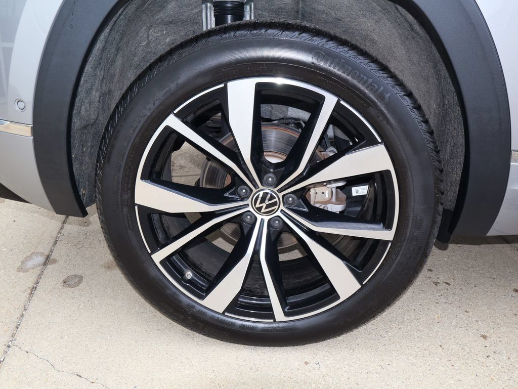 Used 2024 Volkswagen Atlas Cross Sport SEL Premium R-Line AWD/4WD image 9