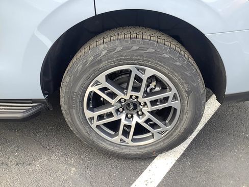 New 2026 Ford Expedition Active image 9