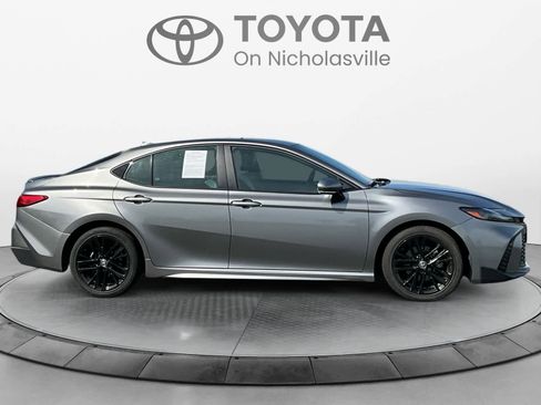 Used 2025 Toyota Camry SE image 7