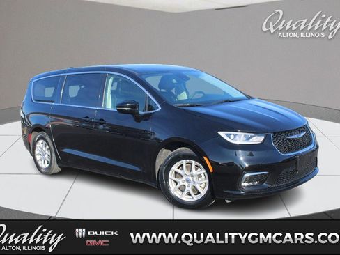 Used 2024 Chrysler Pacifica Touring-L image 1