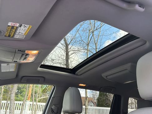 Used 2015 Toyota Highlander Limited image 16