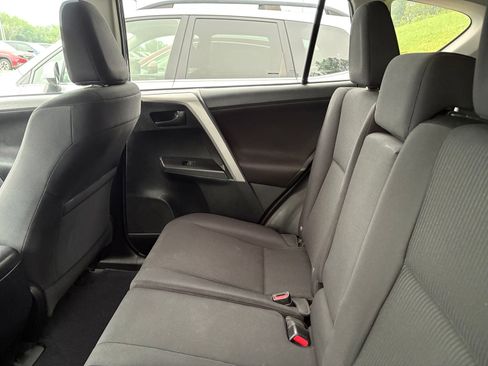 Used 2017 Toyota RAV4 LE AWD/4WD image 8