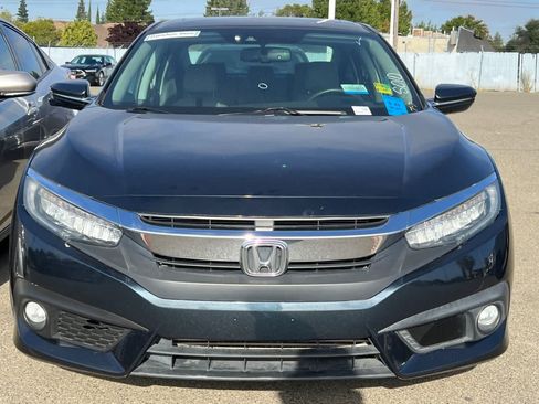 Used 2017 Honda Civic Touring image 2