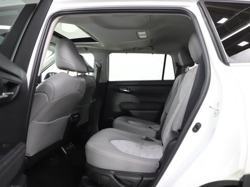 Used 2023 Toyota Highlander Bronze Edition image 20