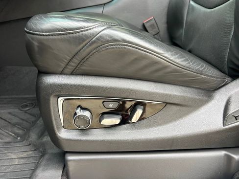 Used 2020 Cadillac Escalade Platinum image 38