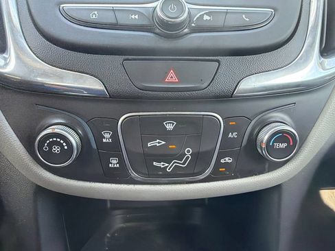 Used 2020 Chevrolet Equinox LS w/ LS Convenience Package FWD image 36