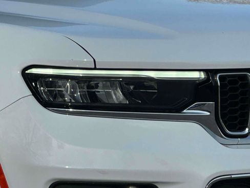 Used 2022 Jeep Grand Cherokee Overland w/ Luxury Tech Group IV image 8