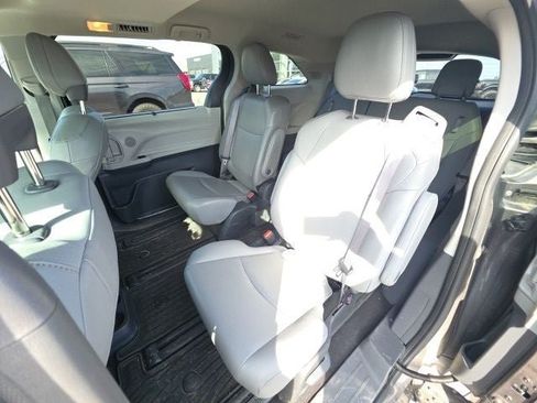 Used 2024 Toyota Sienna XLE w/ XLE Plus Package AWD/4WD image 14
