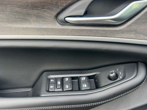 New 2026 Jeep Grand Cherokee Altitude image 9