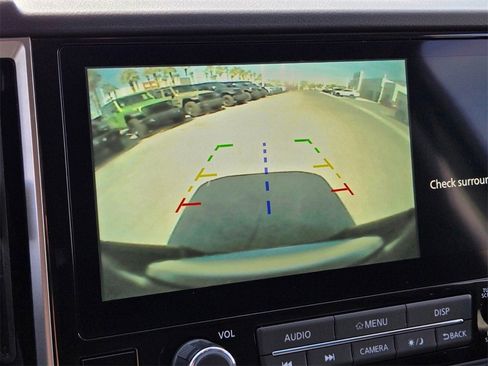 Used 2025 Nissan Frontier SV w/ Tow Package image 27