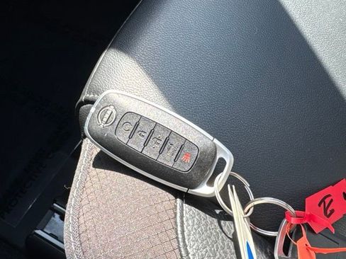 Used 2024 Nissan Pathfinder SL AWD/4WD image 19