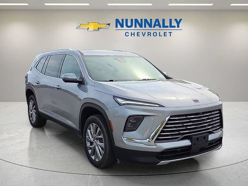 Used 2025 Buick Enclave Preferred FWD image 7