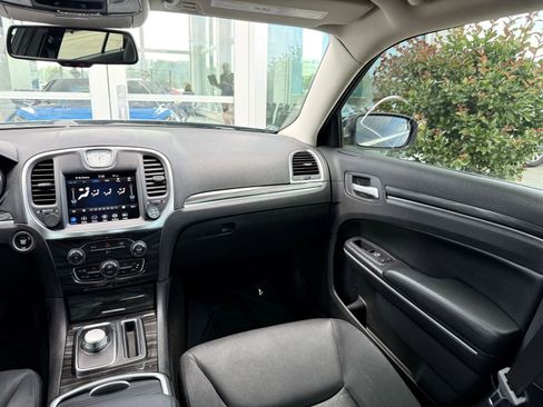 Used 2020 Chrysler 300 Touring w/ Driver Convenience Group RWD image 28