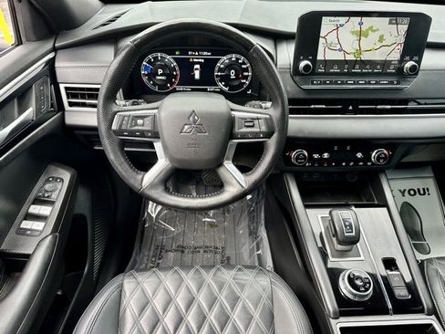 Used 2023 Mitsubishi Outlander SEL Black Edition image 17