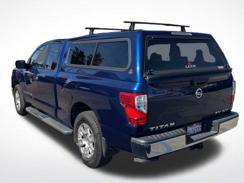 Used 2019 Nissan Titan SV image 11