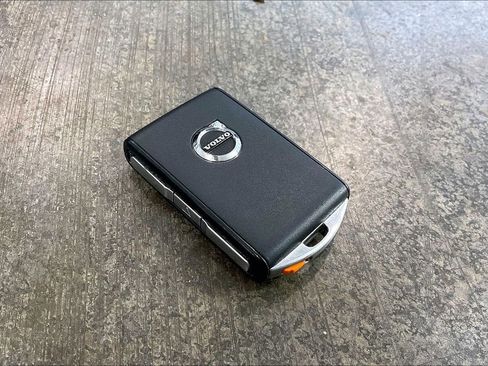 Used 2022 Volvo XC40 P8 Recharge Plus AWD/4WD image 11
