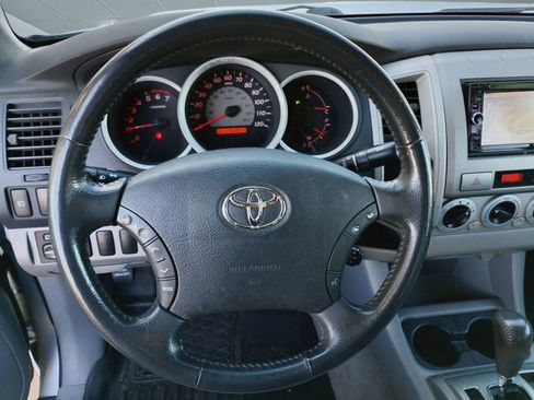 Used 2011 Toyota Tacoma PreRunner image 12