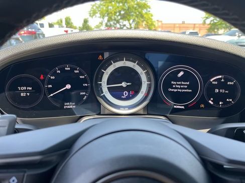 Used 2022 Porsche 911 Carrera RWD image 12