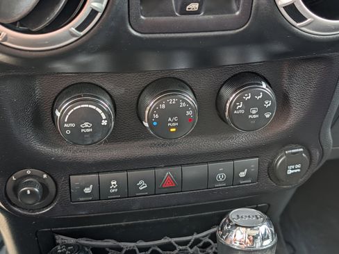 Used 2015 Jeep Wrangler Unlimited Sahara w/ Dual Top Group AWD/4WD image 23