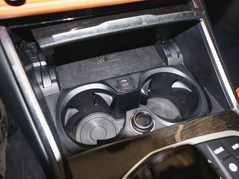 Used 2022 BMW 330e xDrive w/ M Sport Package image 34