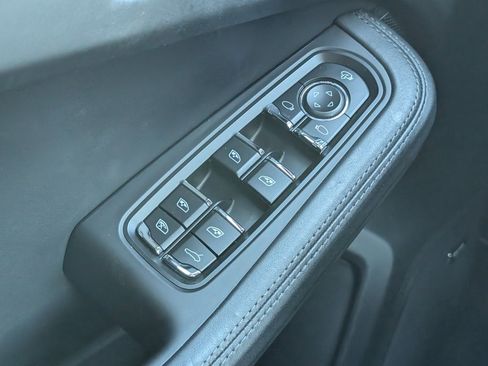 Certified 2023 Porsche Macan S image 24