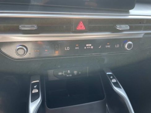 Used 2025 Kia Sorento S FWD image 23
