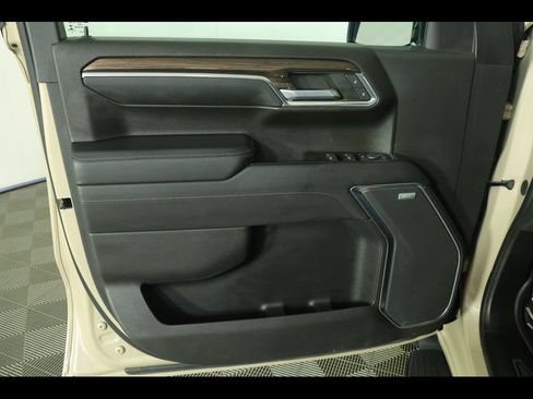 Used 2022 Chevrolet Silverado 1500 LT Trail Boss w/ LT Trail Boss Premium Package AWD/4WD image 18