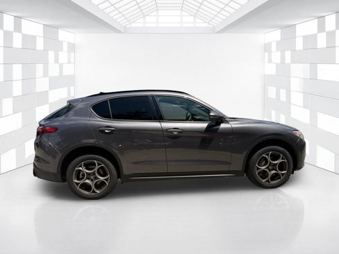 Used 2023 Alfa Romeo Stelvio Sprint RWD image 8