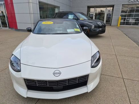 Used 2025 Nissan Z Sport w/ Floor Mat Package RWD image 3