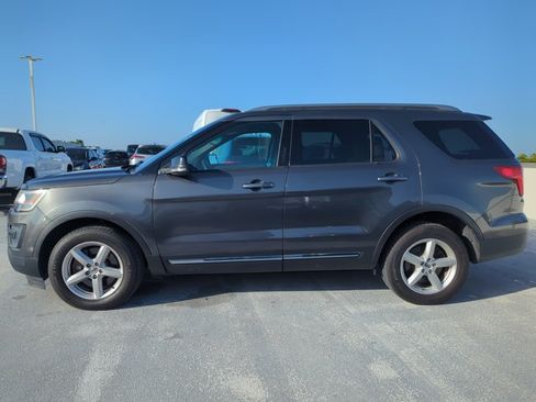 Used 2016 Ford Explorer XLT w/ Equipment Group 202A AWD/4WD image 6