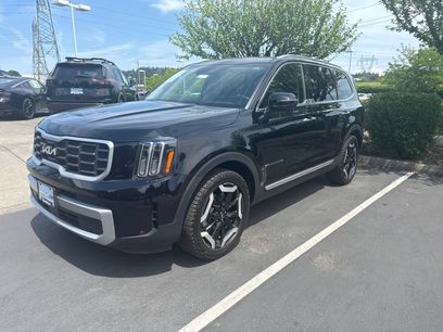 Used 2023 Kia Telluride S w/ S Sunroof Package