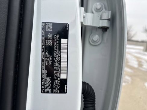 Certified 2024 Volvo XC40 B5 Core image 33