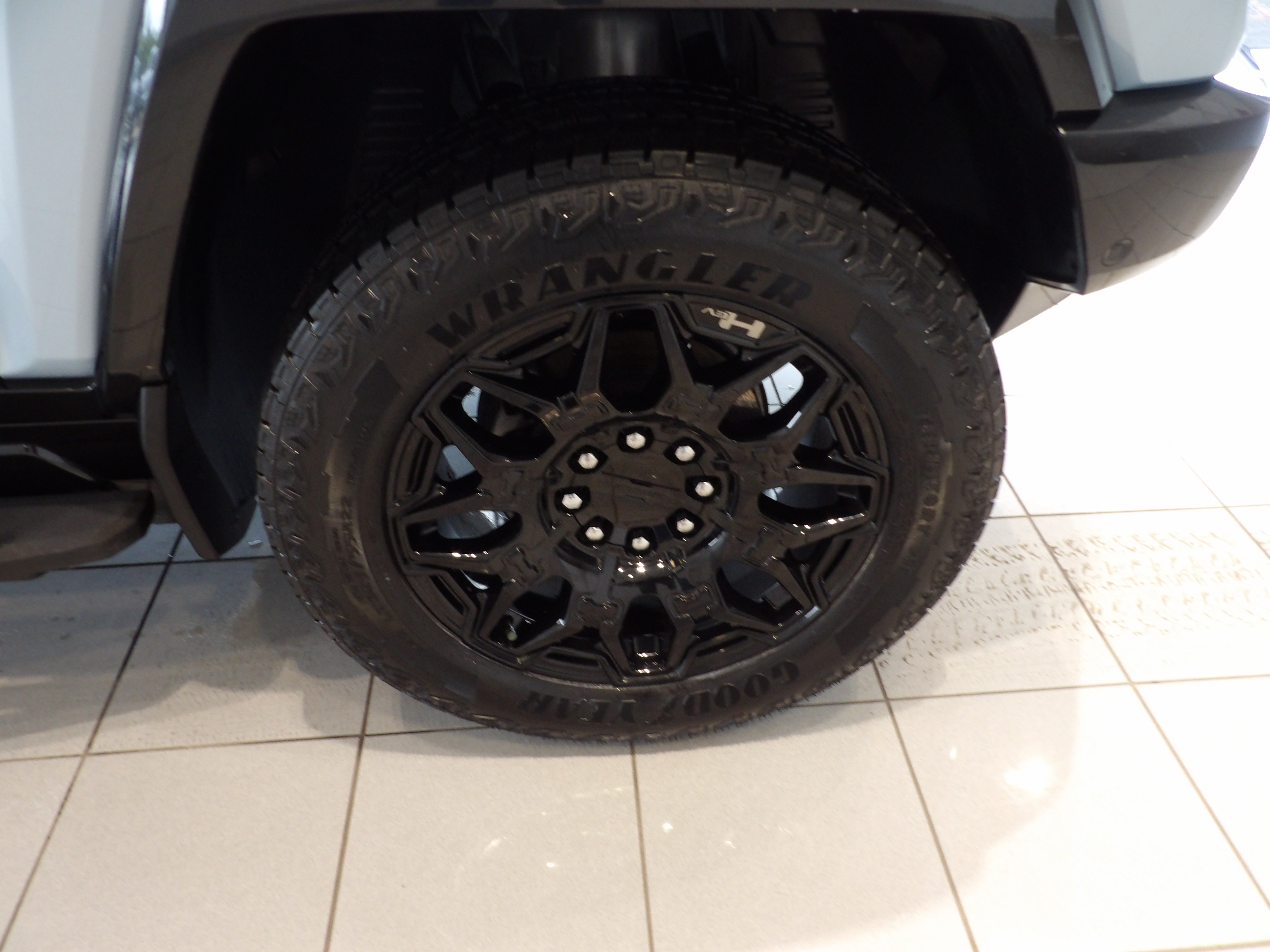 Used 2025 GMC Hummer EV 2X AWD/4WD image 26