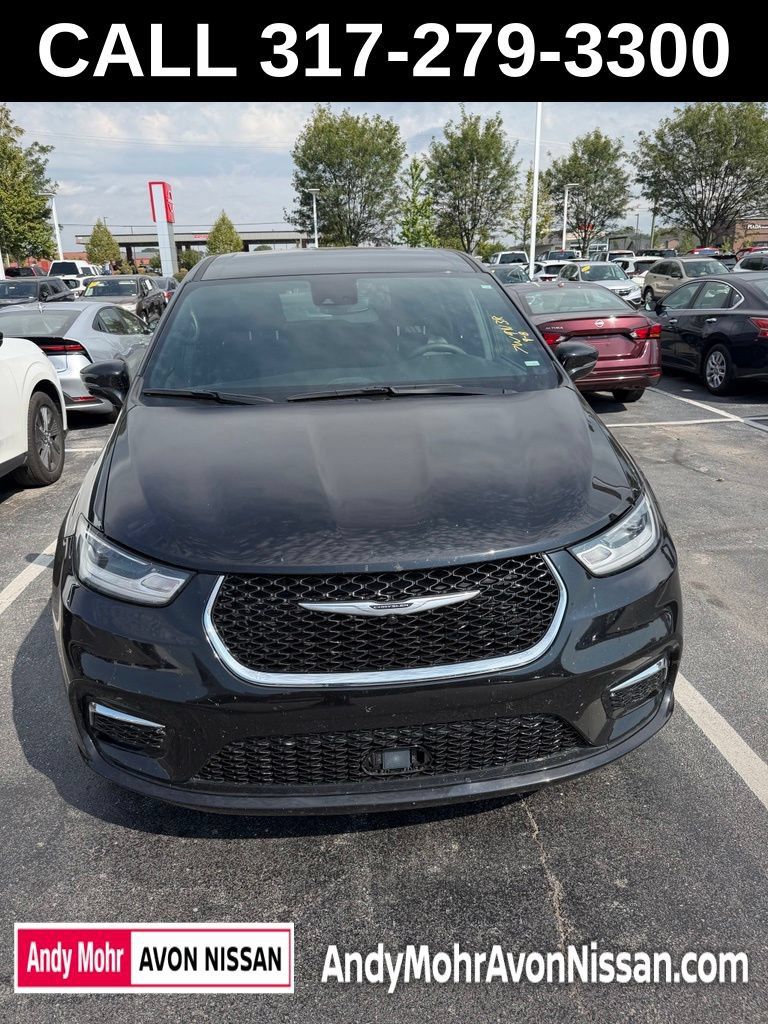 Used 2025 Chrysler Pacifica Select FWD image 3